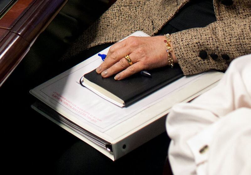 galleries/2011/05/05/situation-room-up-close/sit-room---binder_znc5ot