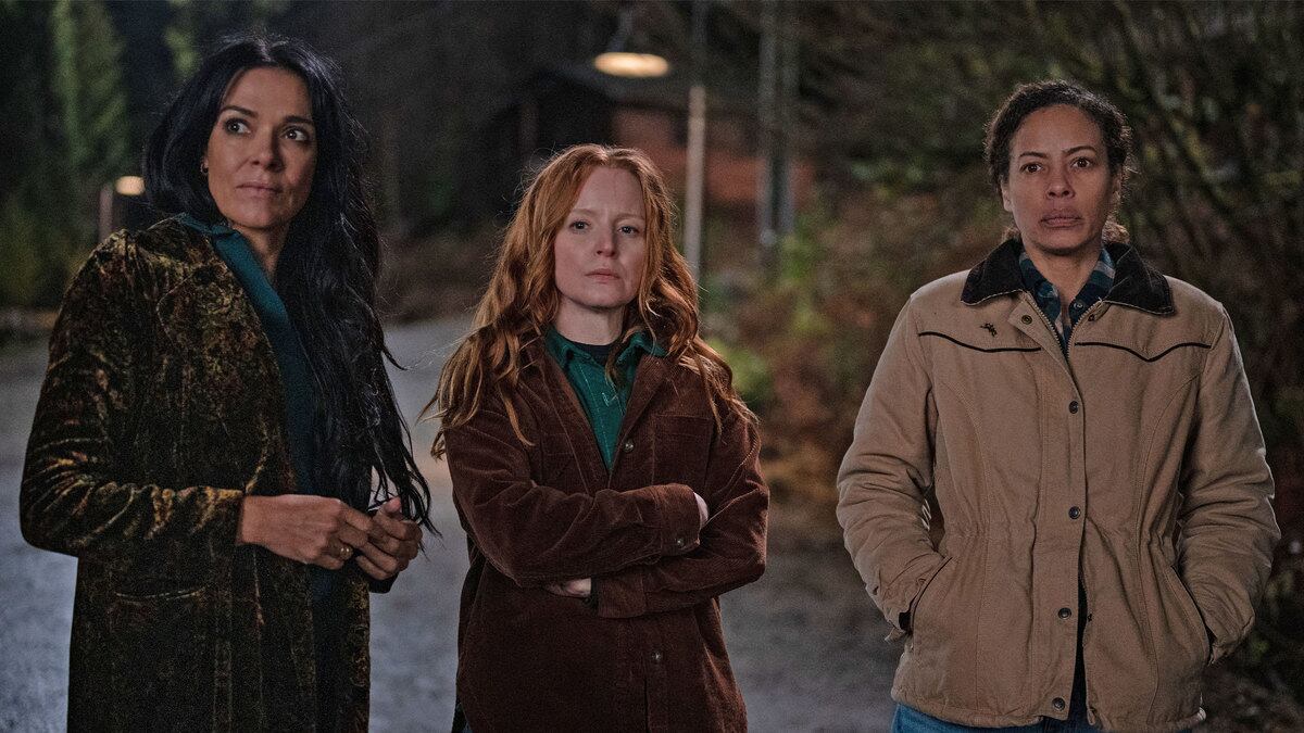 051923-yellowjackets-hero_qtl1sw