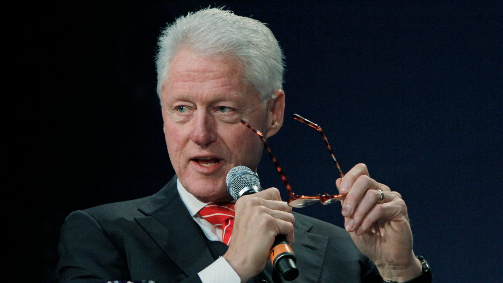 articles/2011/07/03/bill-clinton-s-advice-on-debt-talks-don-t-blink/bill-clinton-aspen-avlon_wavhvy