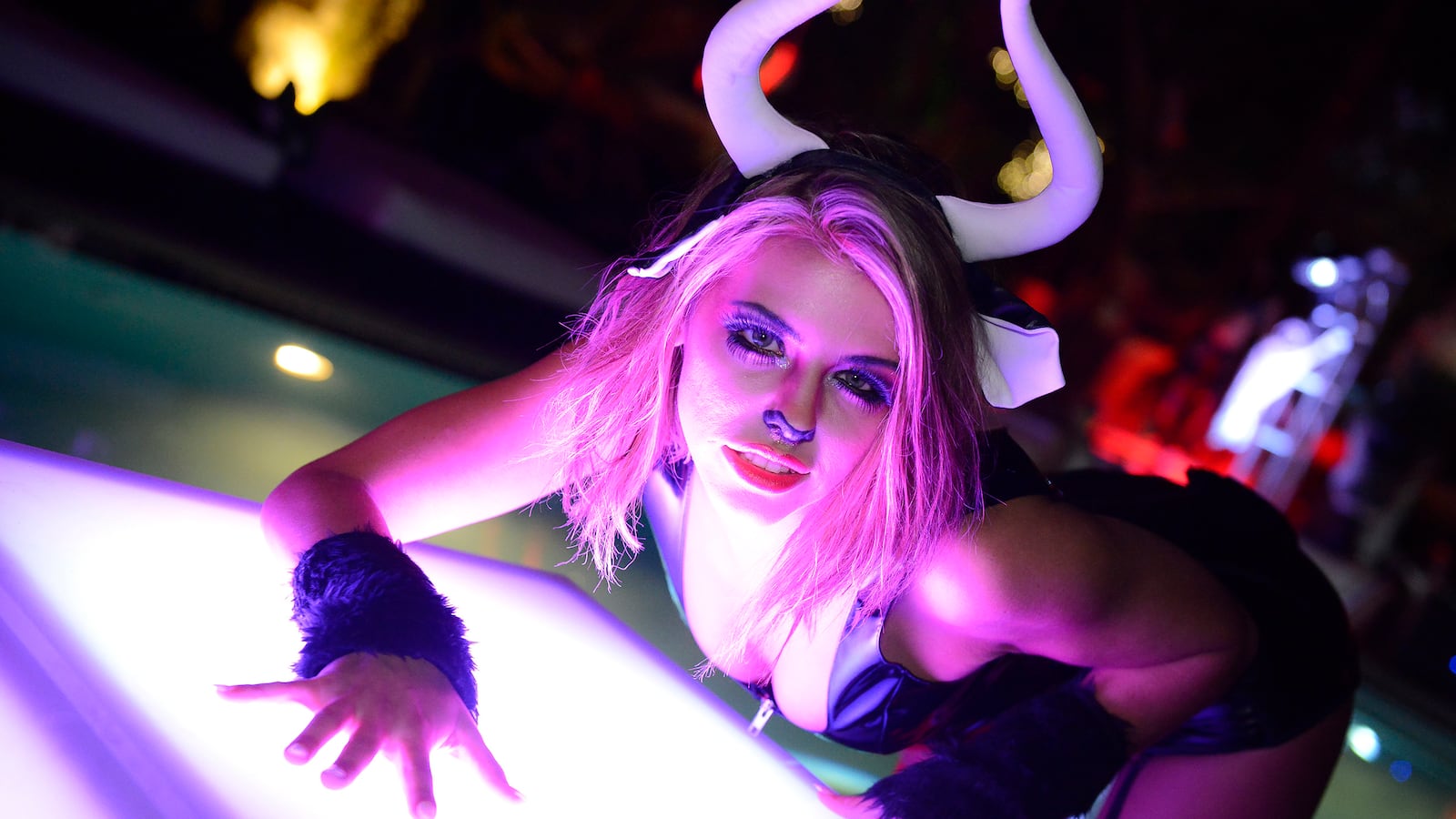 articles/2015/11/04/my-wild-and-crazy-porn-star-halloween/151103-abowitz-porn-halloween-tease_dowsce