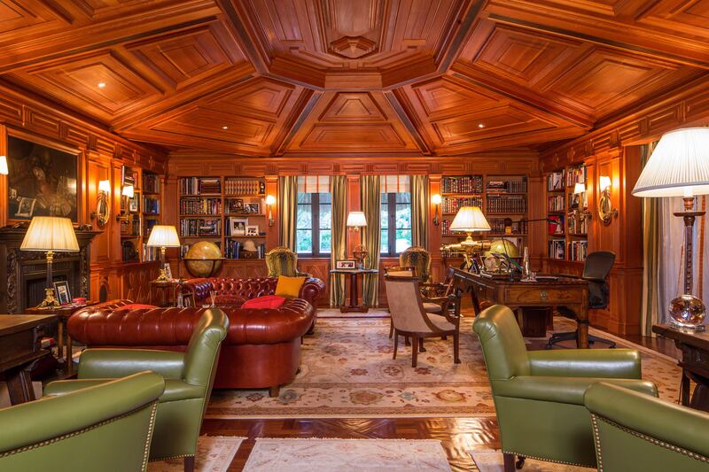 galleries/2014/08/30/omg-i-want-this-house-beverly-hills-photos/140829-omg-house-hacienda-dela-paz-10_rdskan