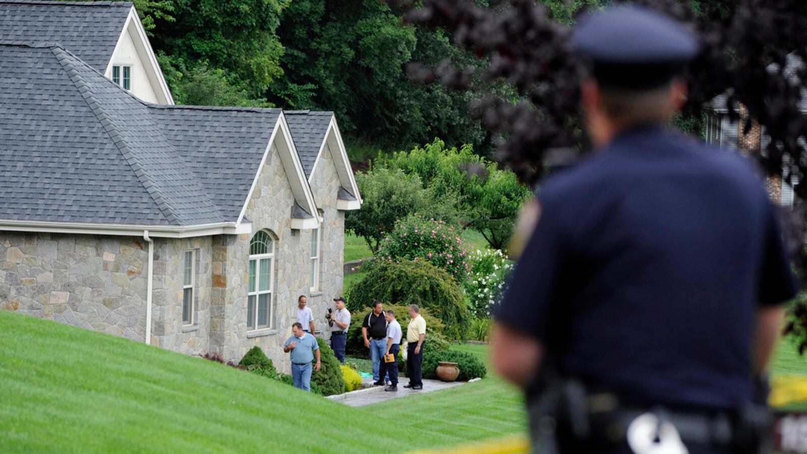 cheats/2011/08/15/ct-family-survives-home-invasion/conn-home-invasion-cheat_vop6rp