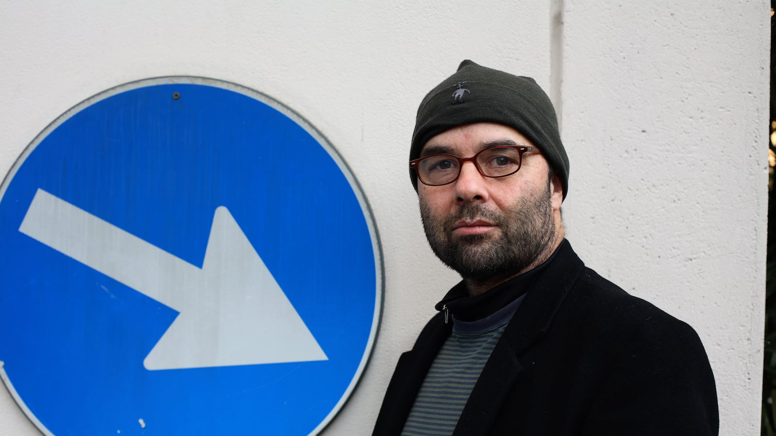 articles/2014/11/14/charles-d-ambrosio-s-x-ray-vision-is-on-full-display-in-his-new-essay-collection/141113-almond-charles-dambrosio-tease_bc315g