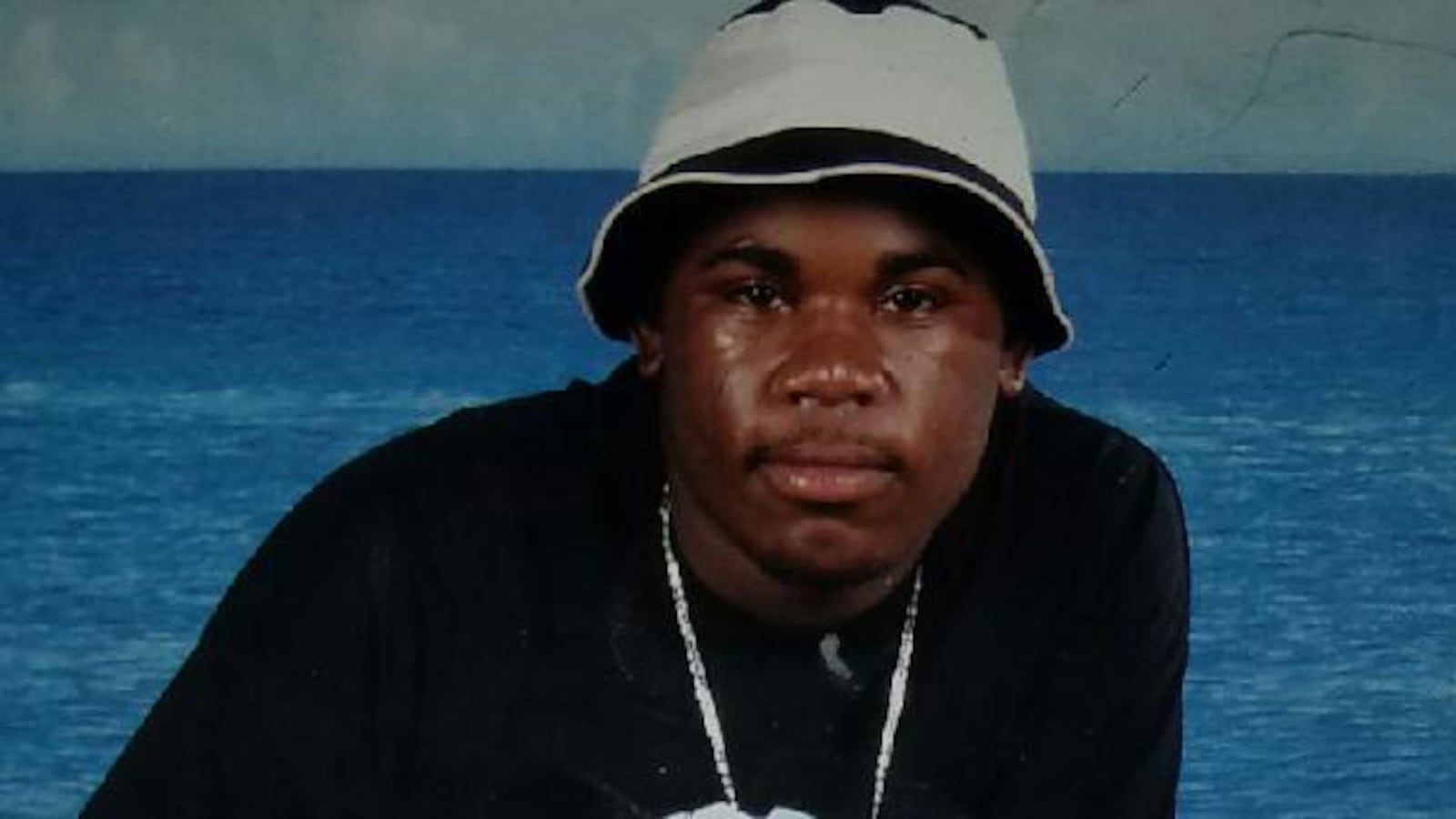 articles/2016/08/04/five-cops-held-down-tyjuan-hill-a-sixth-shot-him-in-the-back-of-the-head/160803-hamill-tyjuan-hill-tease_l2par9