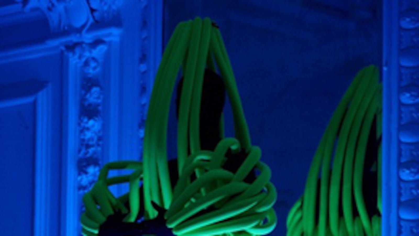 galleries/2010/10/05/visionaire-59/visionaire-59---1_vx6eju