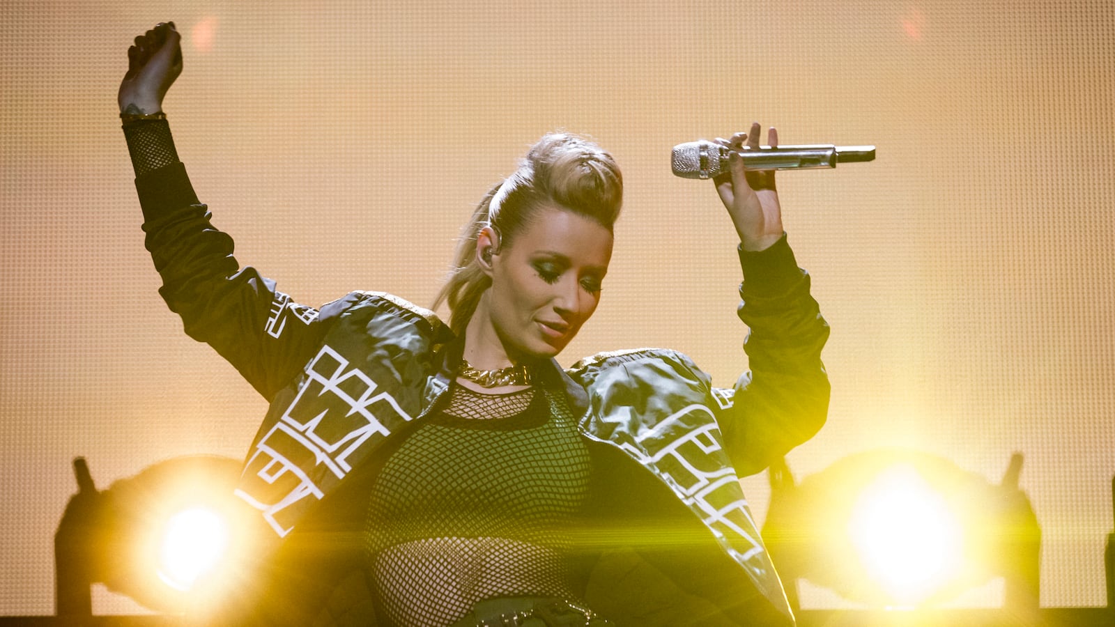 articles/2016/04/28/iggy-azalea-should-keep-beyonce-s-name-out-of-her-mouth/160427-zimmerman-iggy-azalea-tease_epxlpi