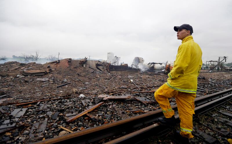 galleries/2013/04/18/fertilizer-plant-explosion-rocks-west-texas/plant-explosion-9_hfw6yg