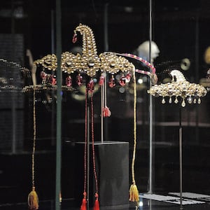 180103-Nadeau-jewels-stolen-tease_iqhysw