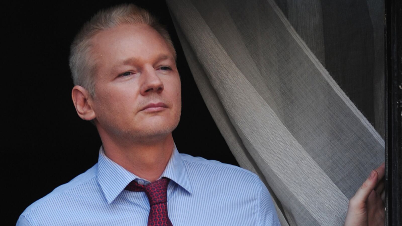 cheats/2012/08/20/assange-takes-aim-at-u-s/assange-criticizes-united-states-cheat_djkiqp
