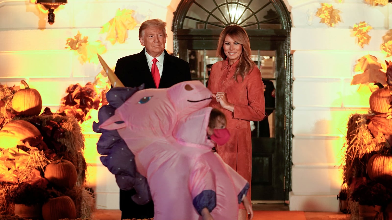 2020-10-25T231455Z_781223767_RC2ZPJ9TN9XB_RTRMADP_3_USA-TRUMP-HALLOWEEN_xq05yh