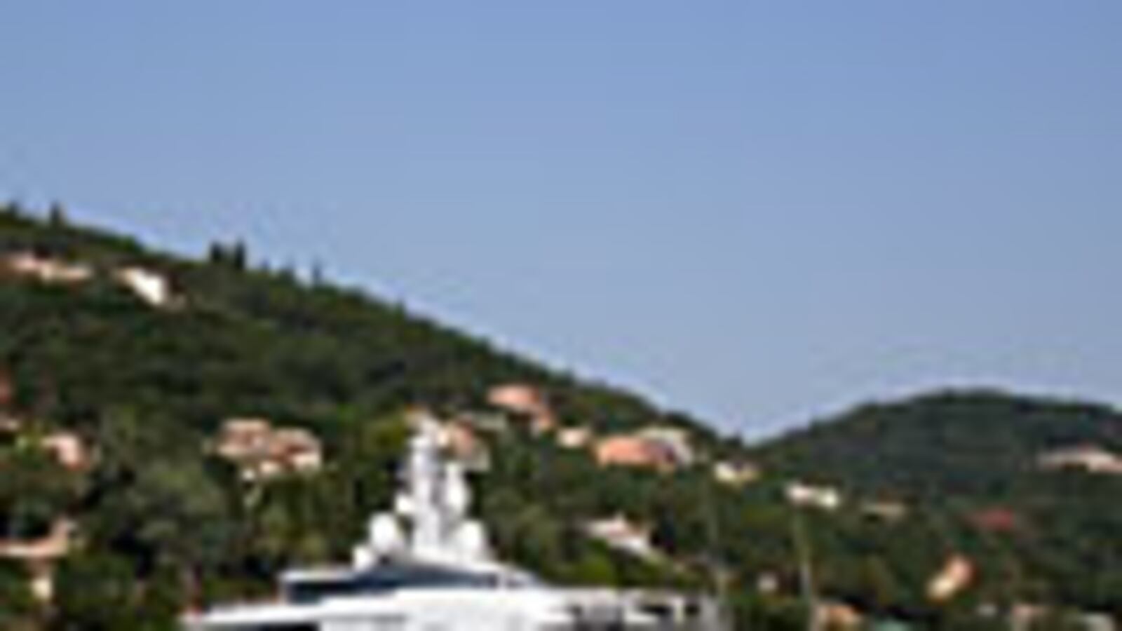 articles/2008/11/07/uk-yacht-scandal/pierce-russian-yacht_3276_gktwtb