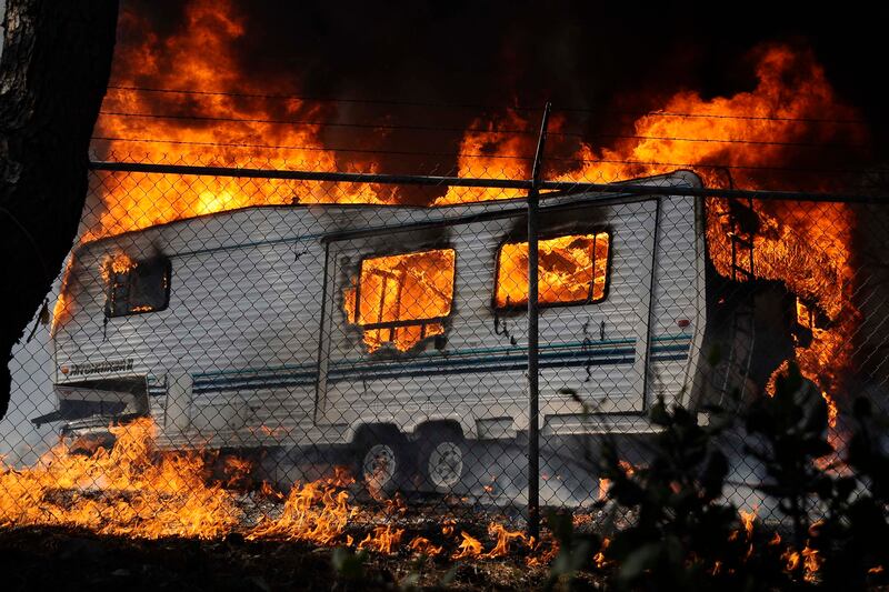galleries/2013/05/03/inferno-rages-in-southern-california-photos/calif-fire-09_zalstd