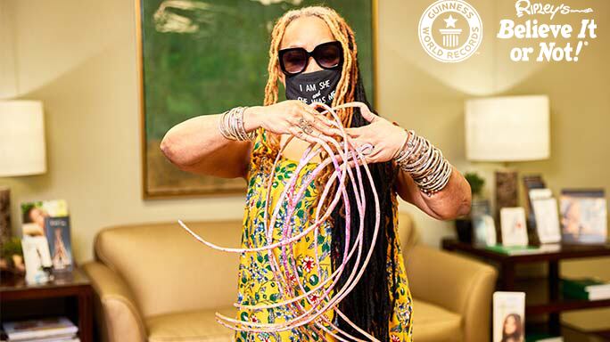 EyXSXteWYAMefW2_iiey6m