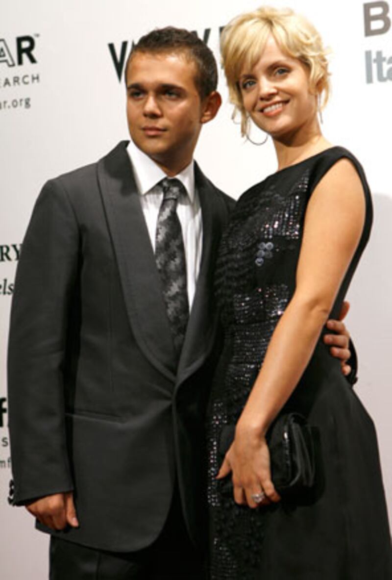 galleries/2010/07/15/summer-of-love/summer-of-love---mena-suvari-simon-sestito_hntkjz