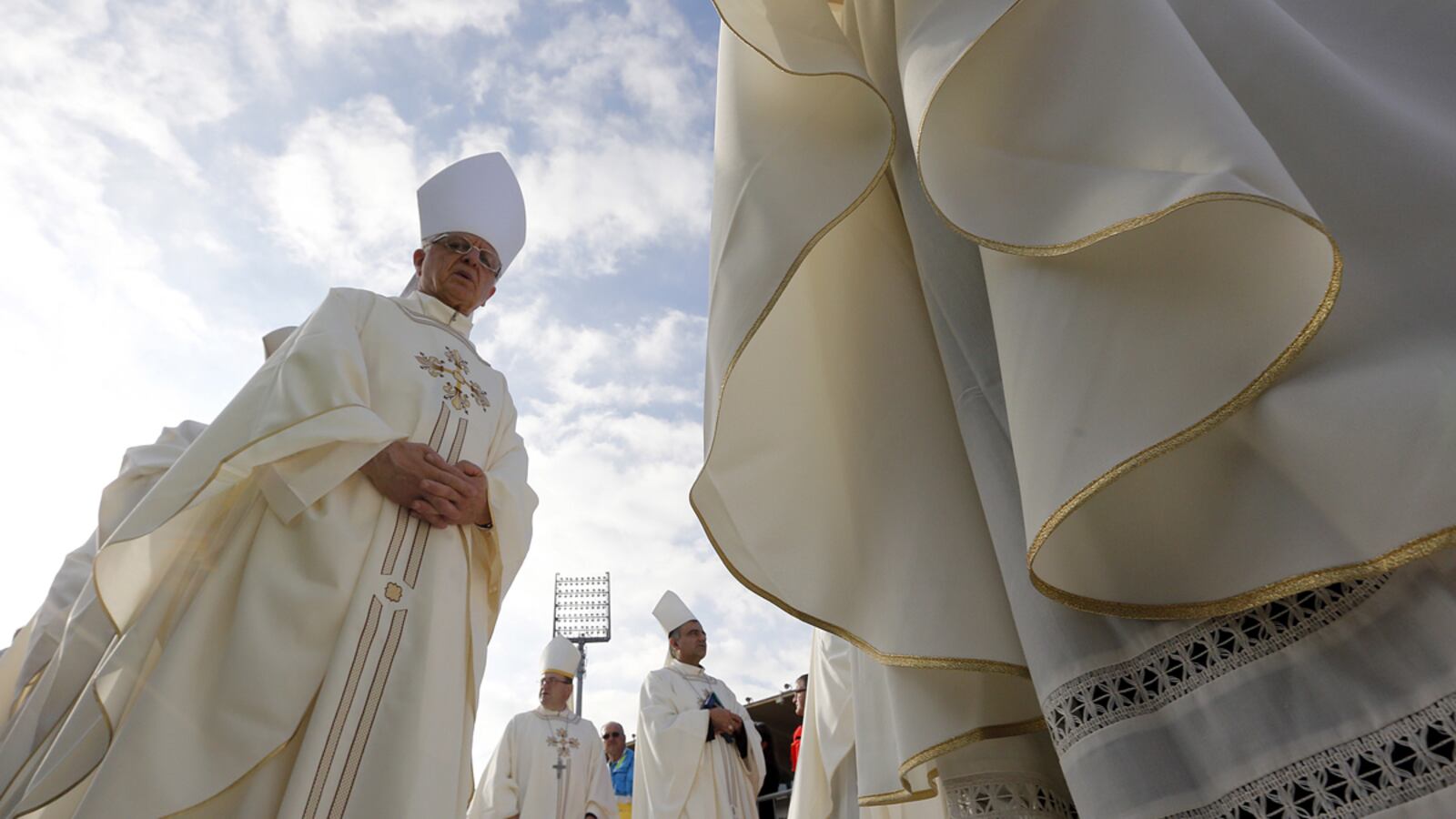 cheats/2016/02/16/church-yes-bishops-must-report-abuse/160216-bishops-cheat_znlsmx