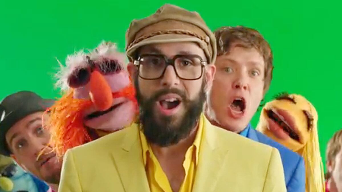 videos/2011/08/24/the-muppets-go-hipster/110824-ok-go-muppets-1200_snzkb3