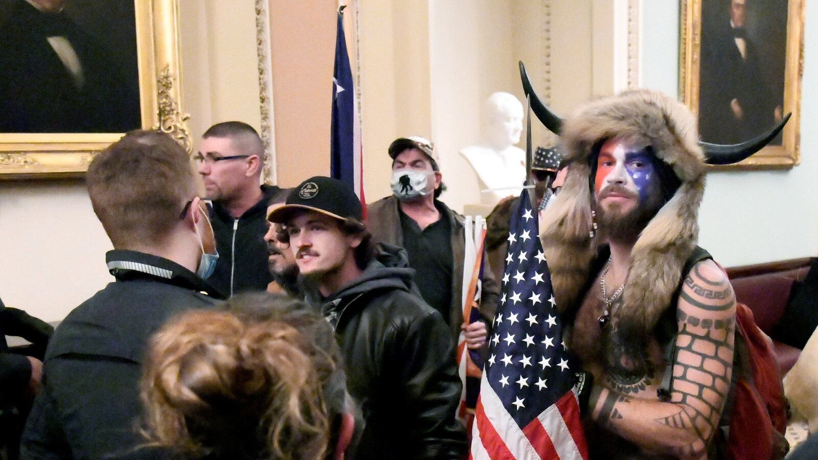 2021-01-16T001039Z_513794147_RC2O8L9KMSZG_RTRMADP_3_USA-TRUMP-CAPITOL-ARRESTS_jmilyp