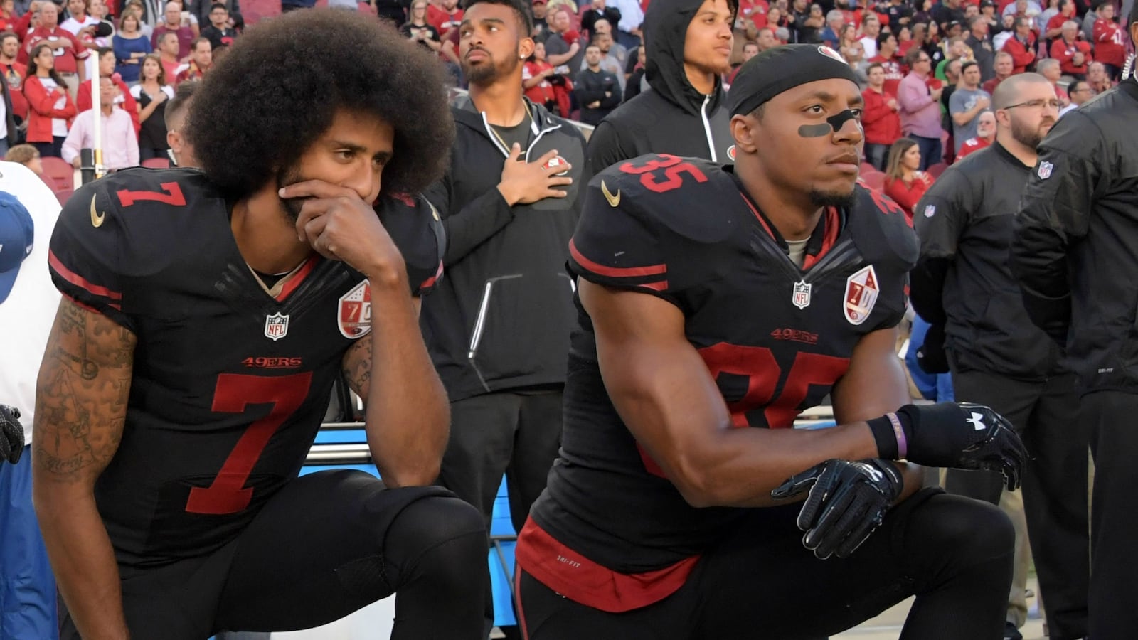 Colin_Kaepernick_kneeling_wosdfw