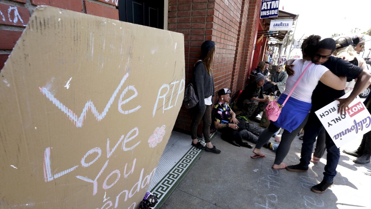 cheats/2016/04/13/lapd-unjustified-in-killing-homeless-man/160413-lapd-shooting-cheat_w4e2gh