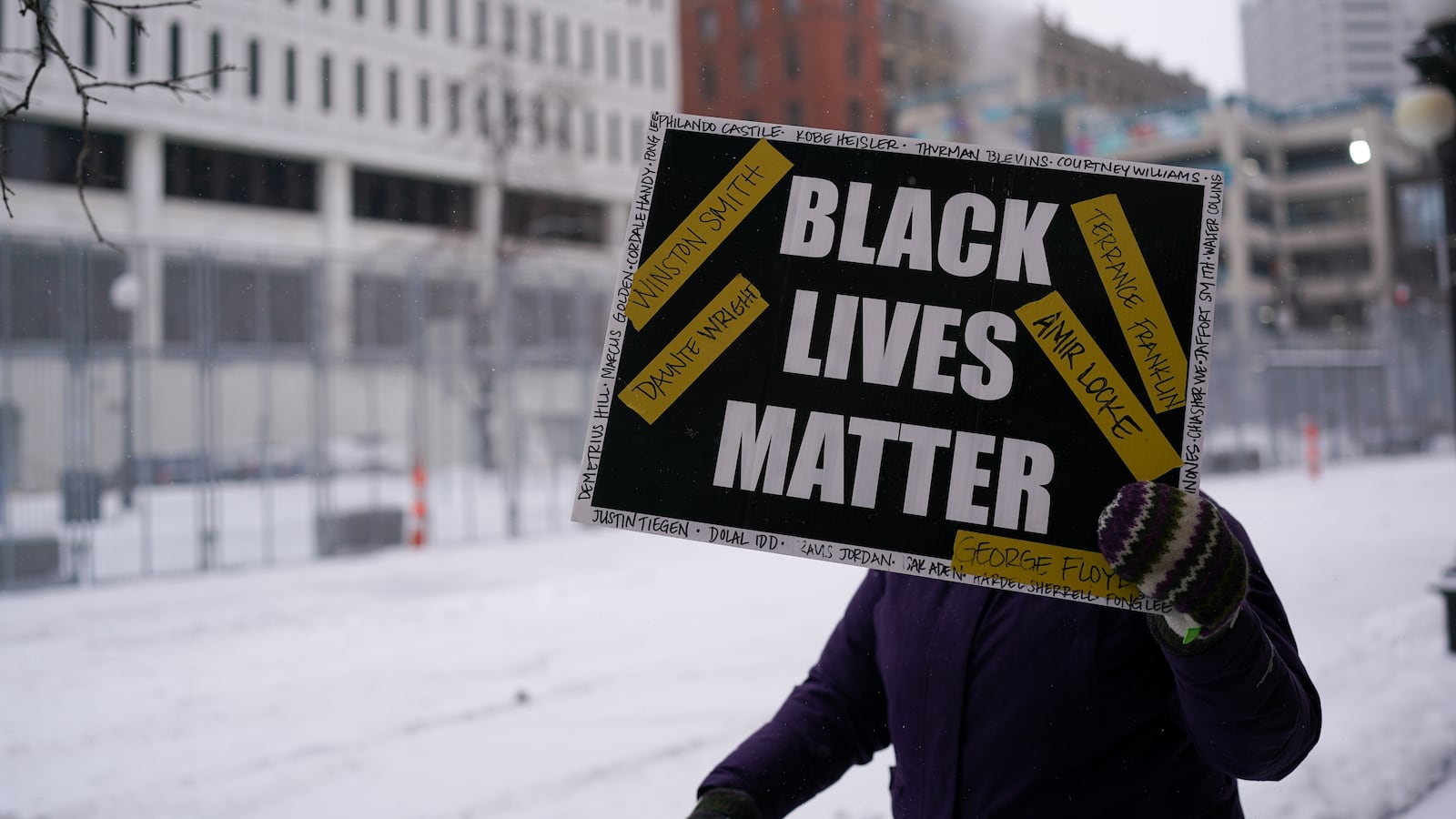 2022-02-25T001002Z_1026706487_RC2MQS9OZW3Z_RTRMADP_3_USA-RACE-GEORGEFLOYD_dfwuca