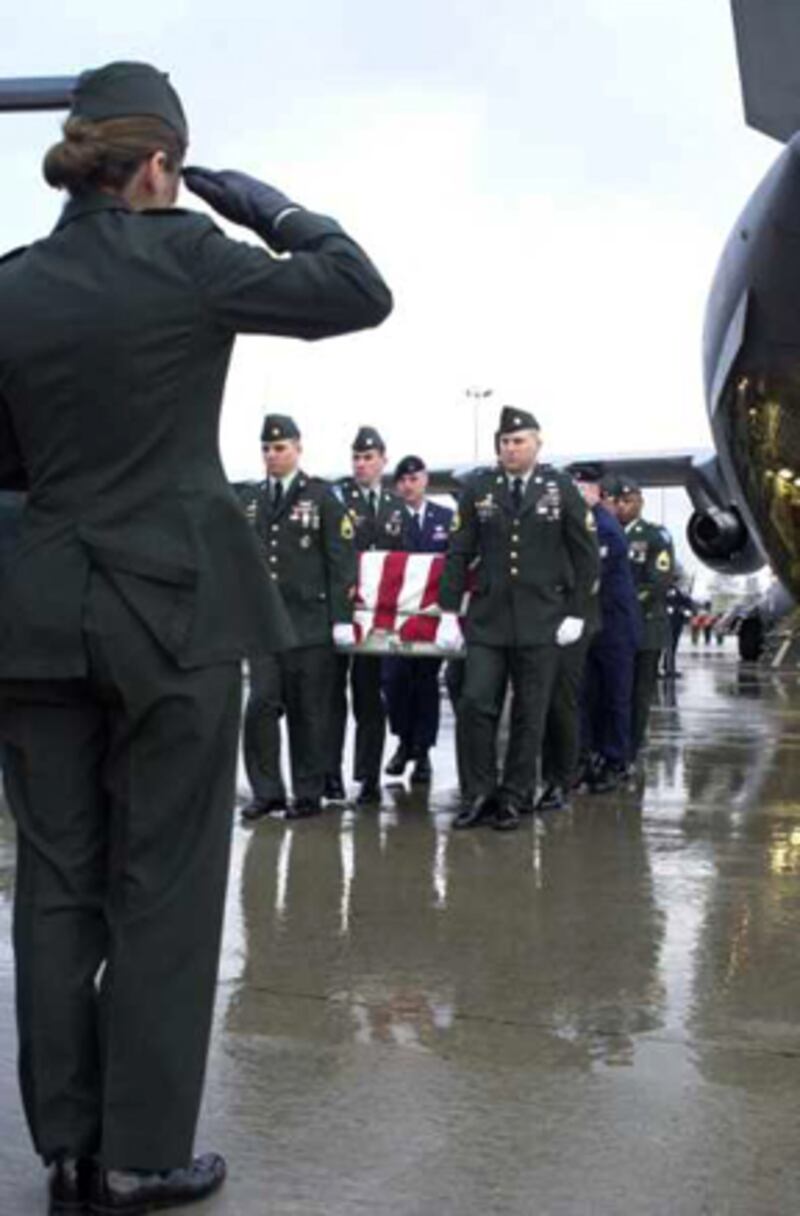 galleries/2009/04/05/return-of-fallen-soldiers/begleiter-coffins-08_gq4yvv