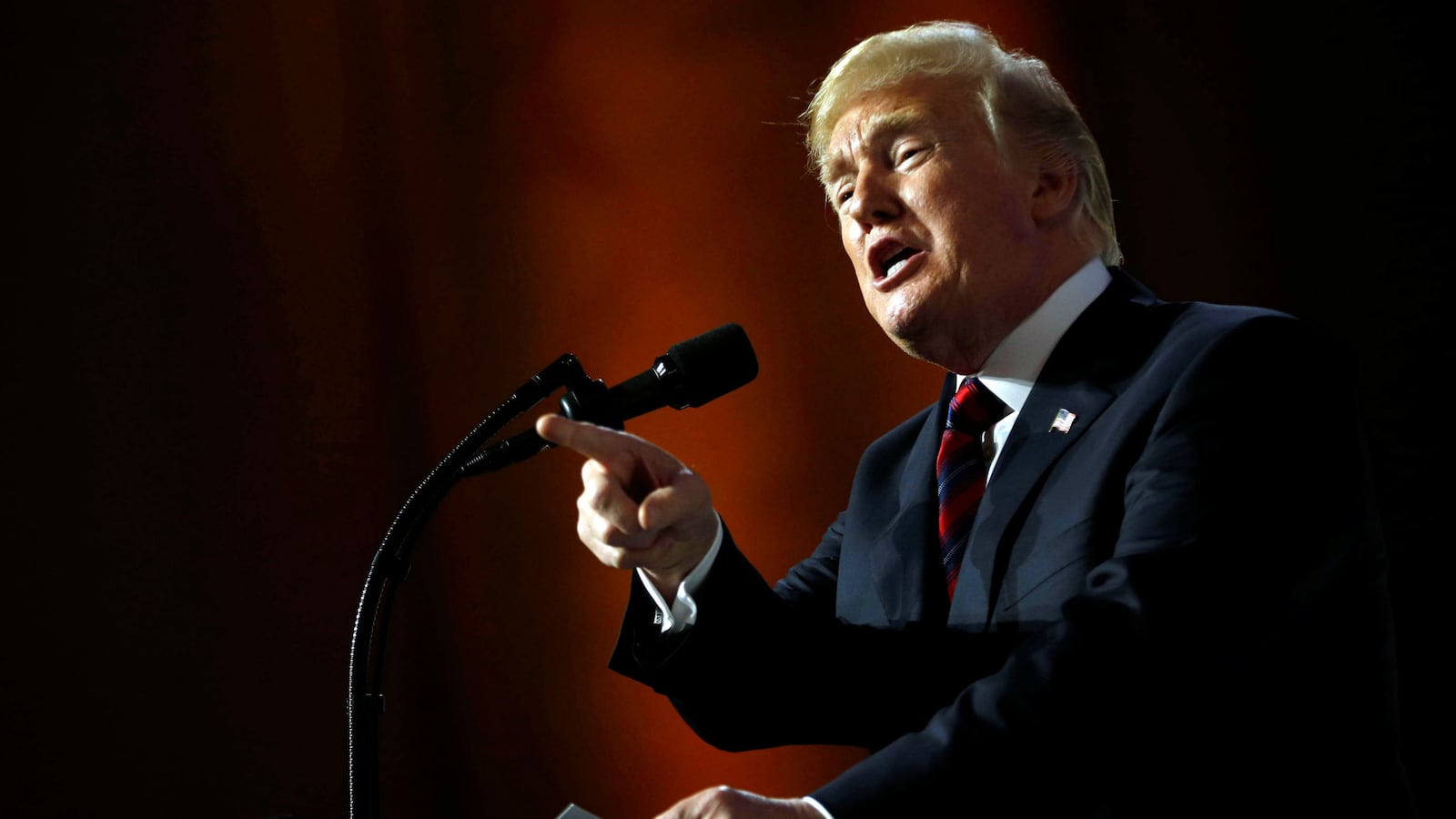 180523_TrumpChang_iux2vs