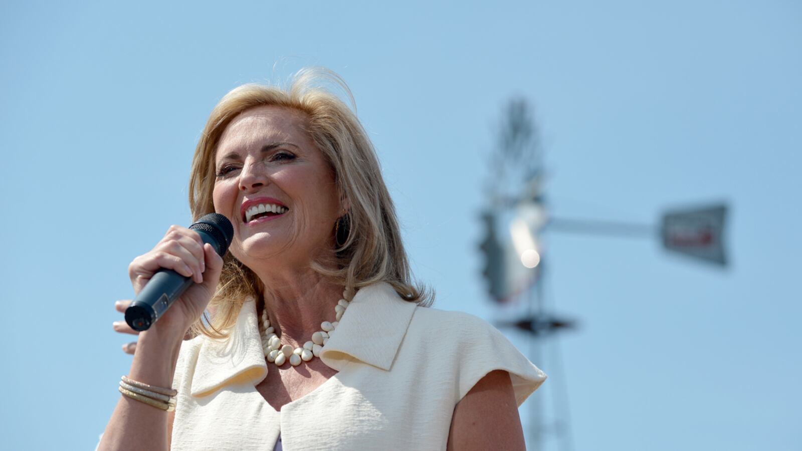 cheats/2012/08/25/ann-romney-s-convention-speech-moved-to-tuesday/ann-romney-speech-cheat_qef1o8