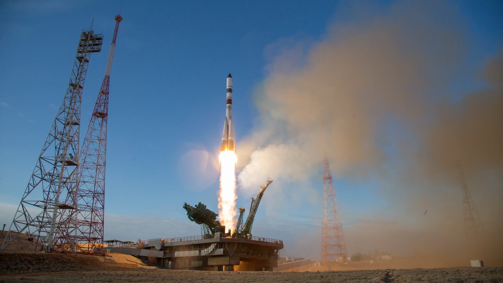 2020-04-25T080732Z_342610918_RC2KBG926OST_RTRMADP_3_SPACE-EXPLORATION-LAUNCH_mhlat8