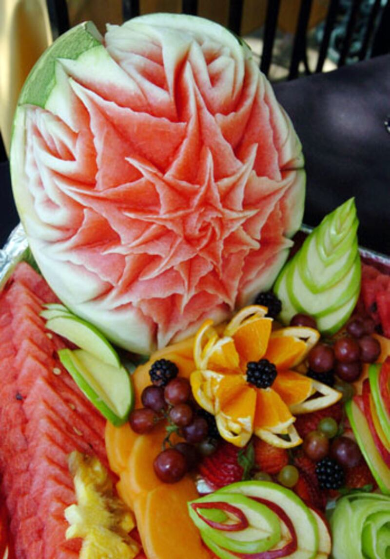 galleries/2012/07/08/9-amazing-watermelon-sculptures-photos/watermelon-carvings-2_fltklv