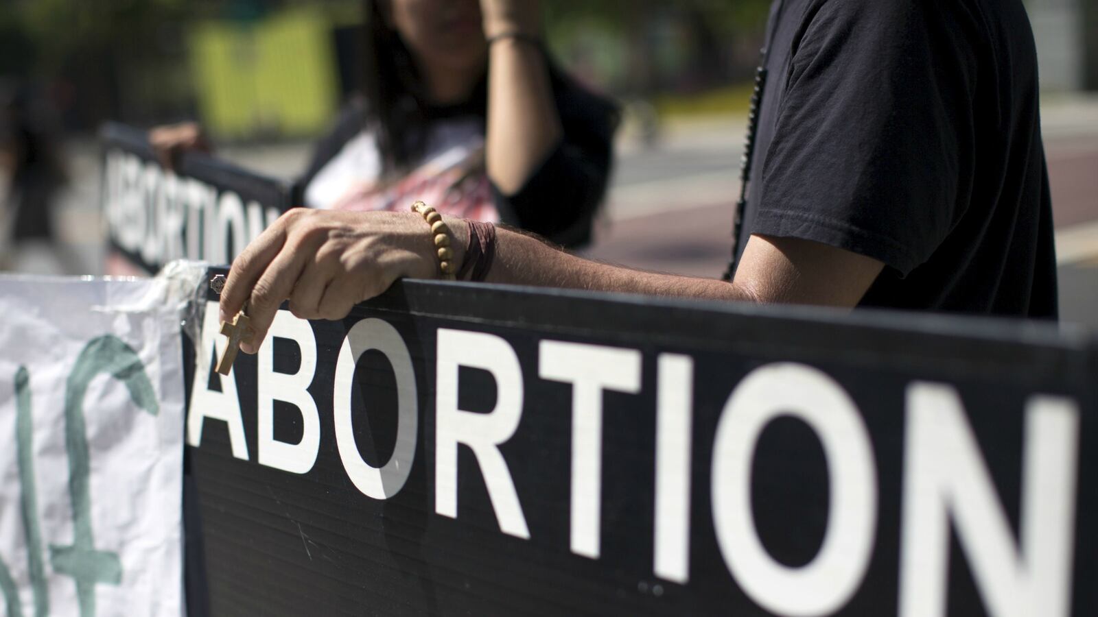 cheats/2016/01/22/kansas-halts-2nd-trimester-abortion-ban/160122-abortion-cheat_s2iela