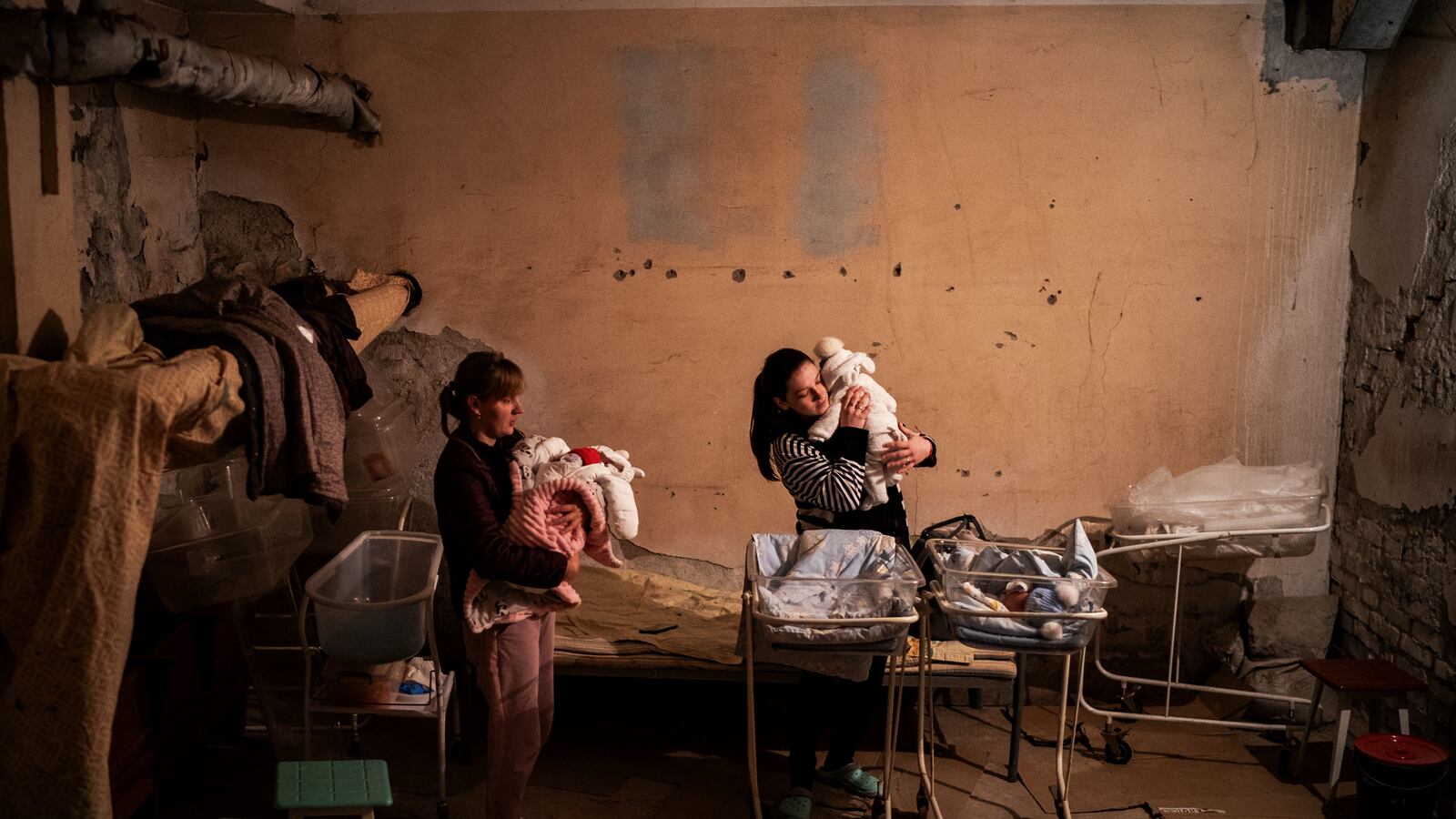 220727-nemtsova-putin-babies-icu-hero_zozqlq