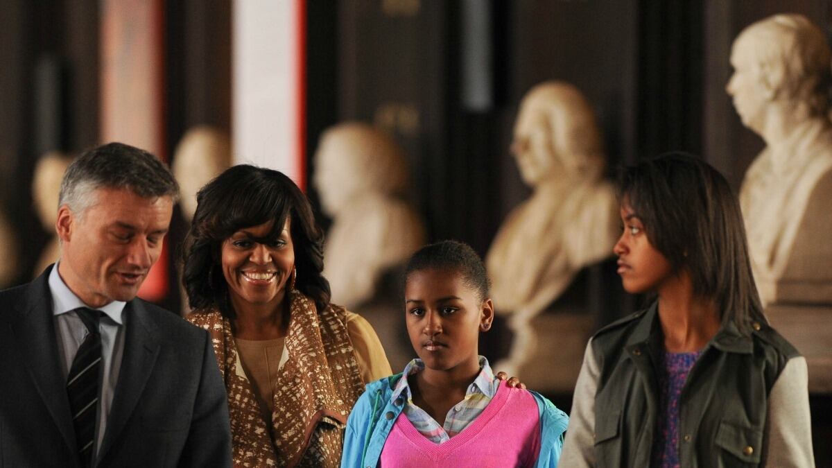 cheats/2013/06/18/flotus-daughters-lunch-with-bono/131806-obamas-tourists-ireland-cheat_gmcv64