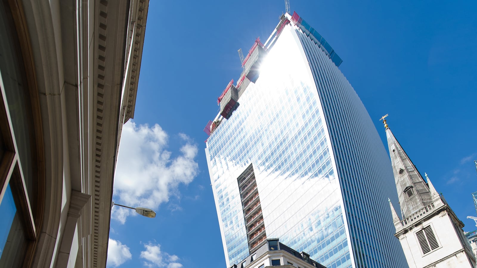 cheats/2013/09/03/london-building-melts-cars-fries-egg/130903-Walkie-Talkie-City-cheat_vmnbgf