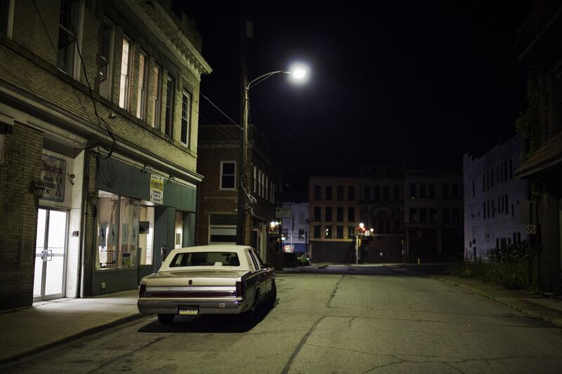 galleries/2014/09/21/america-s-fading-main-streets/140918-price-main5-tease_hxmb0t