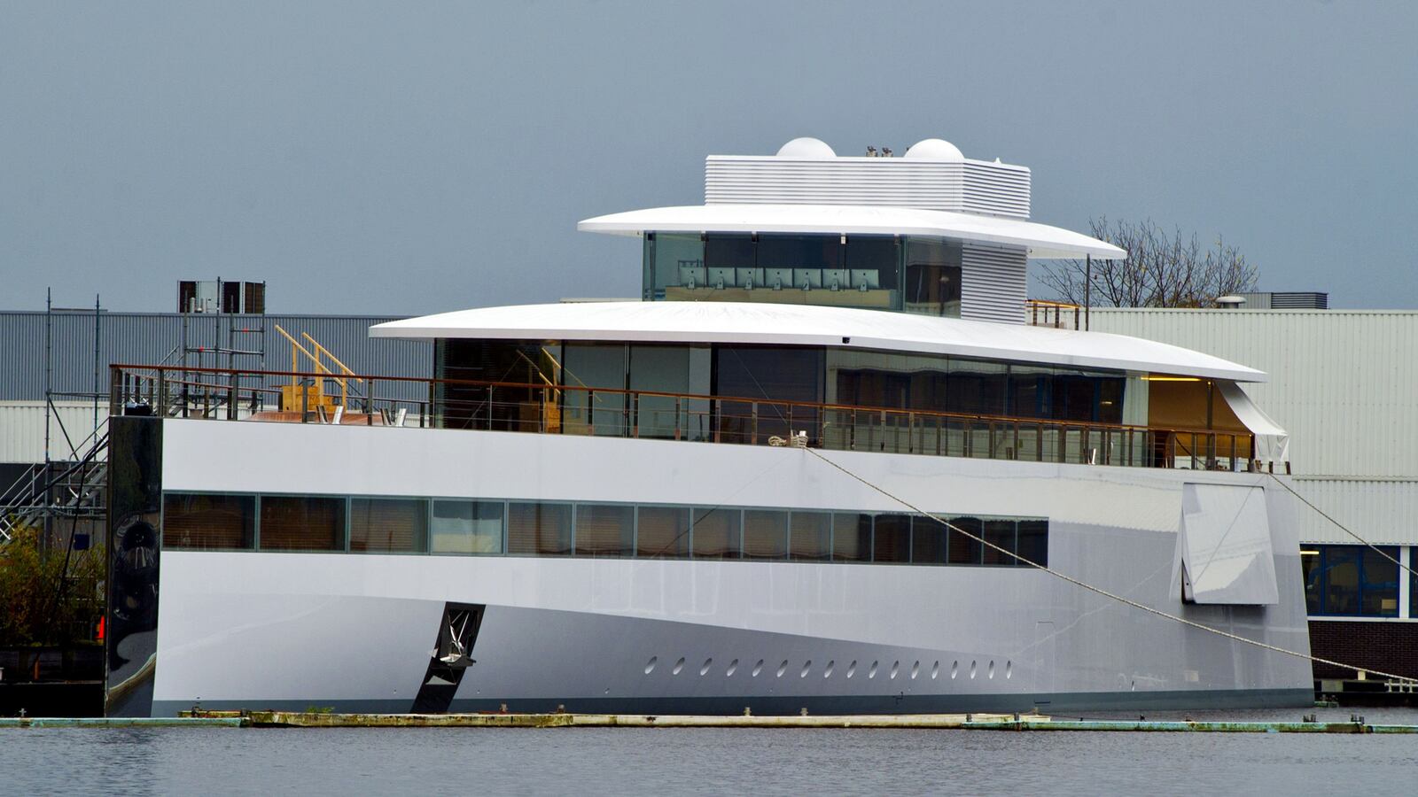 cheats/2012/12/23/steve-jobs-yacht-impounded/jobs-yacht-cheat_atzxgv