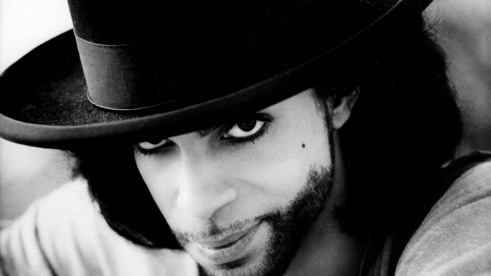articles/2016/04/22/prince-died-in-an-elevator-at-home-cause-still-unknown/160421-miller-prince-cause-of-death-tease_p1j1h2