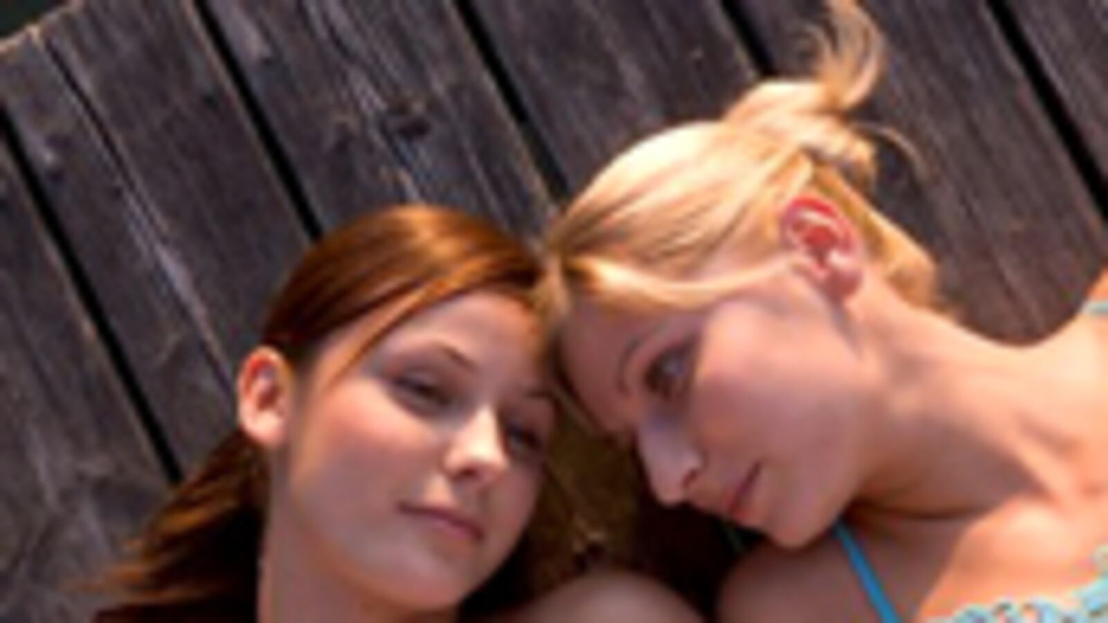 articles/2009/04/15/gay-lovers-in-exile/diaz-duran-lesbians-in-exile_22505_qd21o9