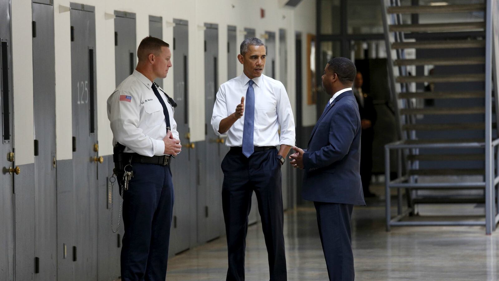 cheats/2015/07/16/obama-talks-to-inmates-in-oklahoma-jail/150716-obama-jail-cheat_bjy3ii