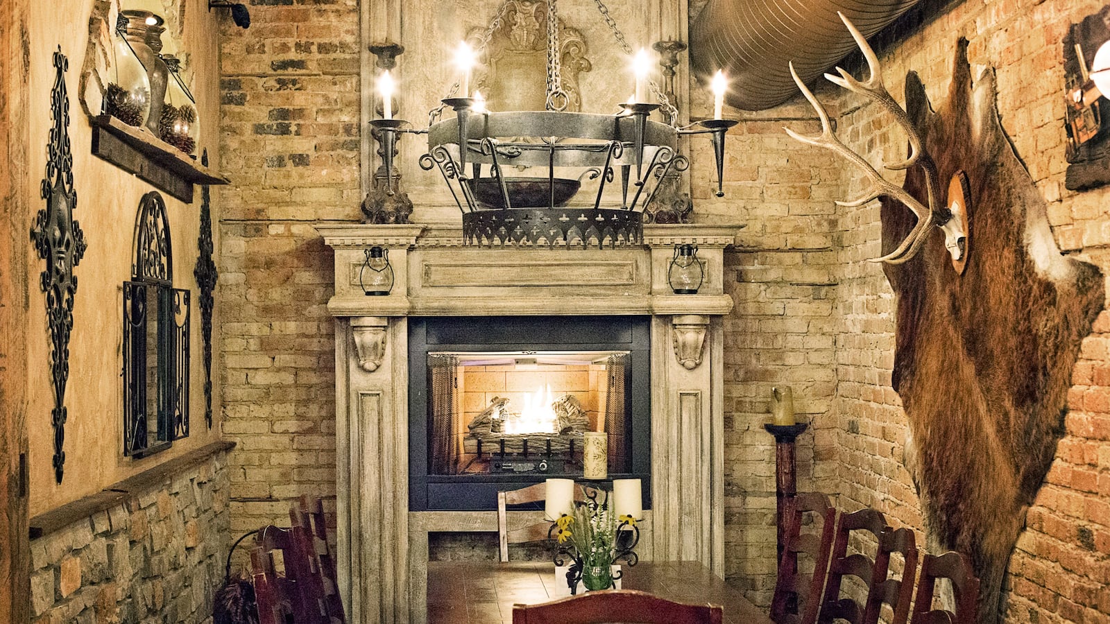 articles/2015/09/01/enjoy-old-poland-tucked-away-in-chicago-s-logan-square/150825-rover-poland-tease_by76zw