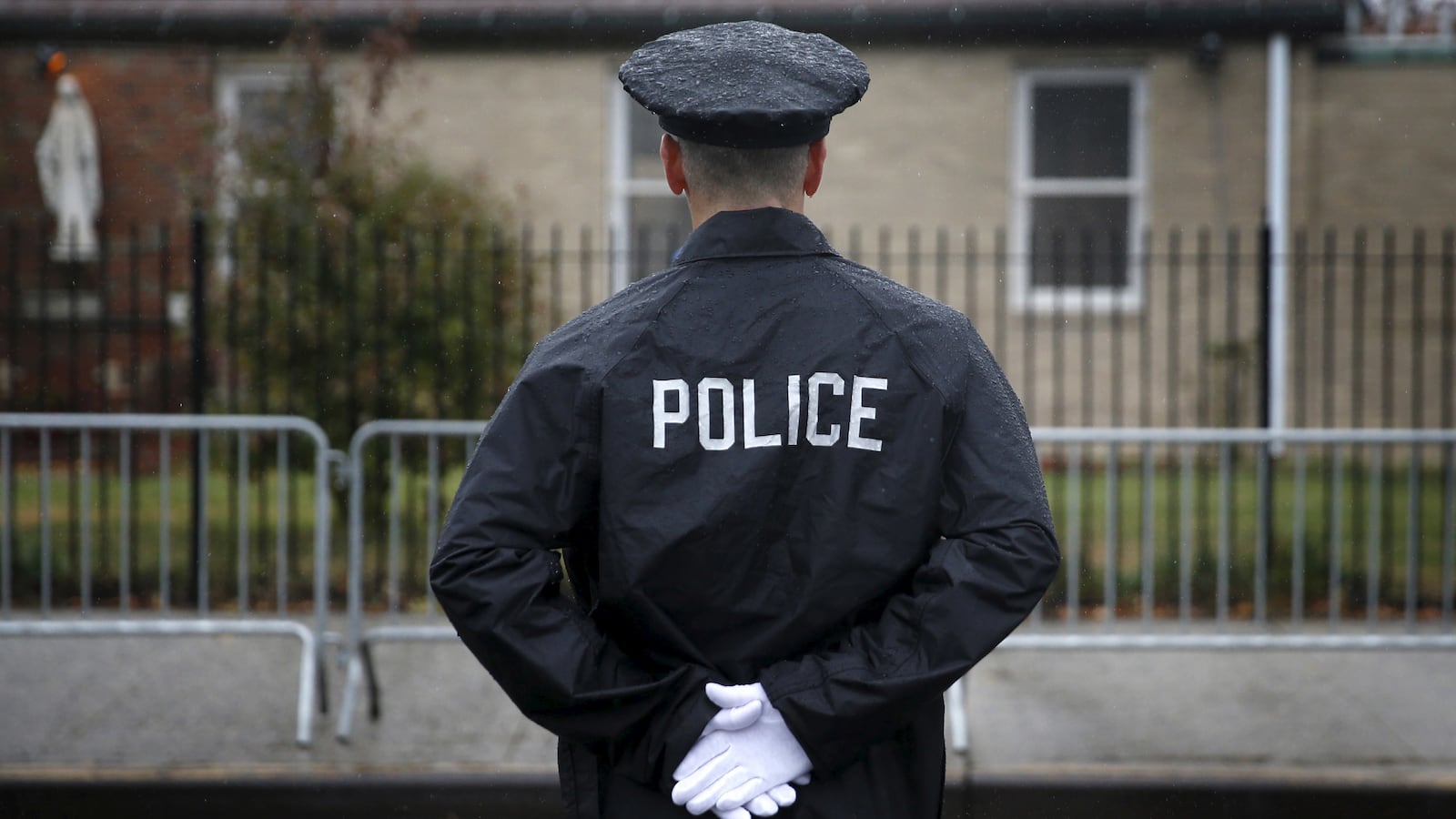 articles/2015/10/29/murdered-nypd-cop-randolph-holder-died-as-a-warrior/151028-daly-police-tease_kzhbgj