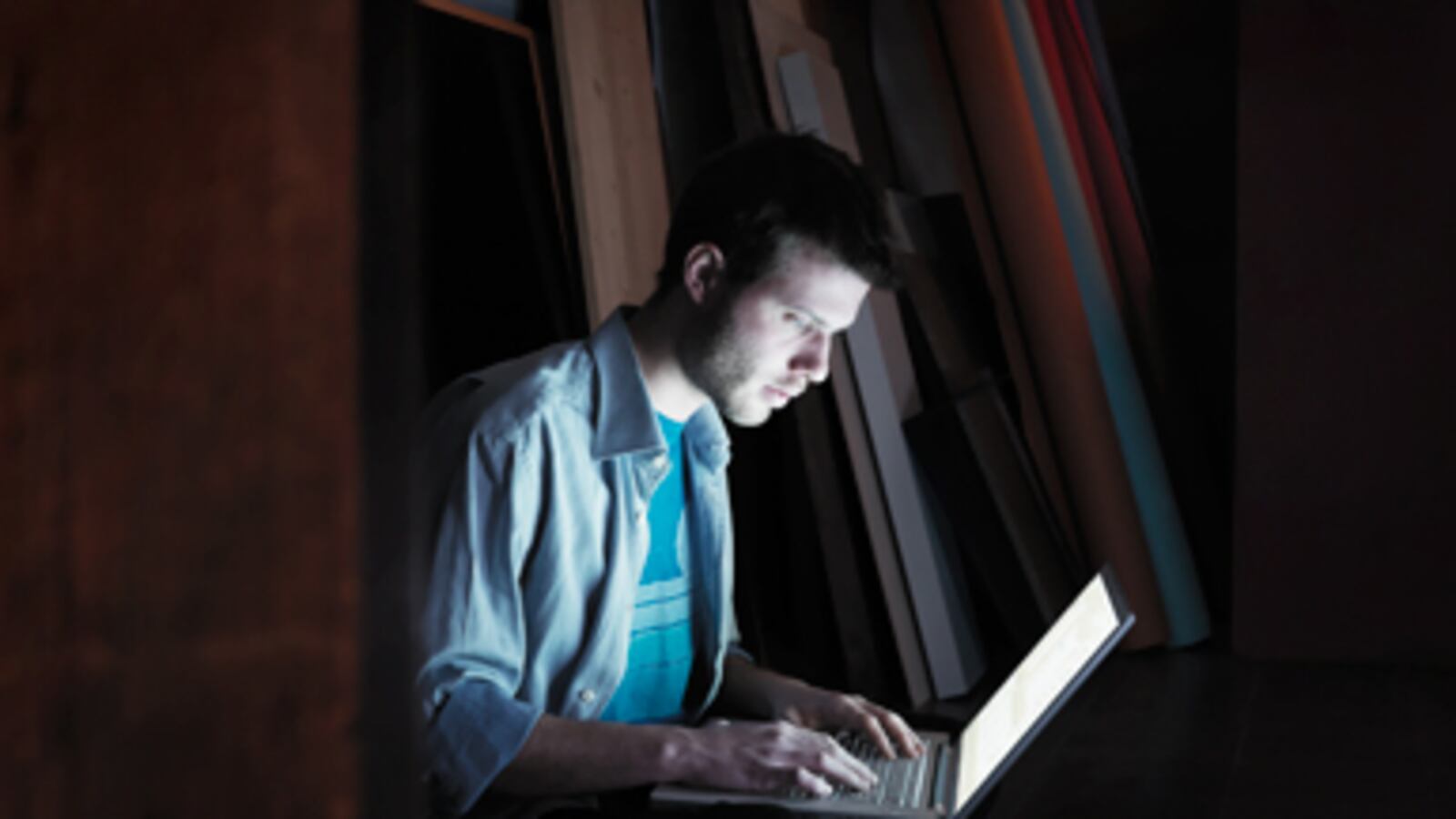 articles/2011/06/07/anthony-weiner-s-twitter-sex-scandal-9-theories-on-why-men-cybercheat/why-men-cybercheat-bennett_fkxywm