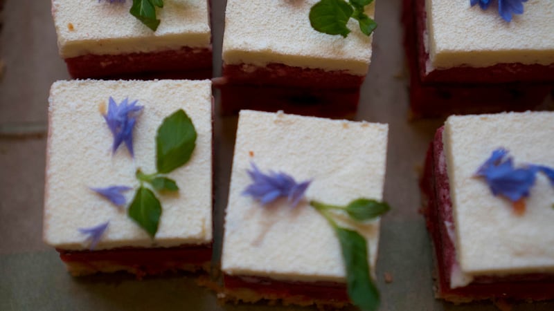 200517-Ottolenghi-verswailles-cakes-embed-1_dwkfhd