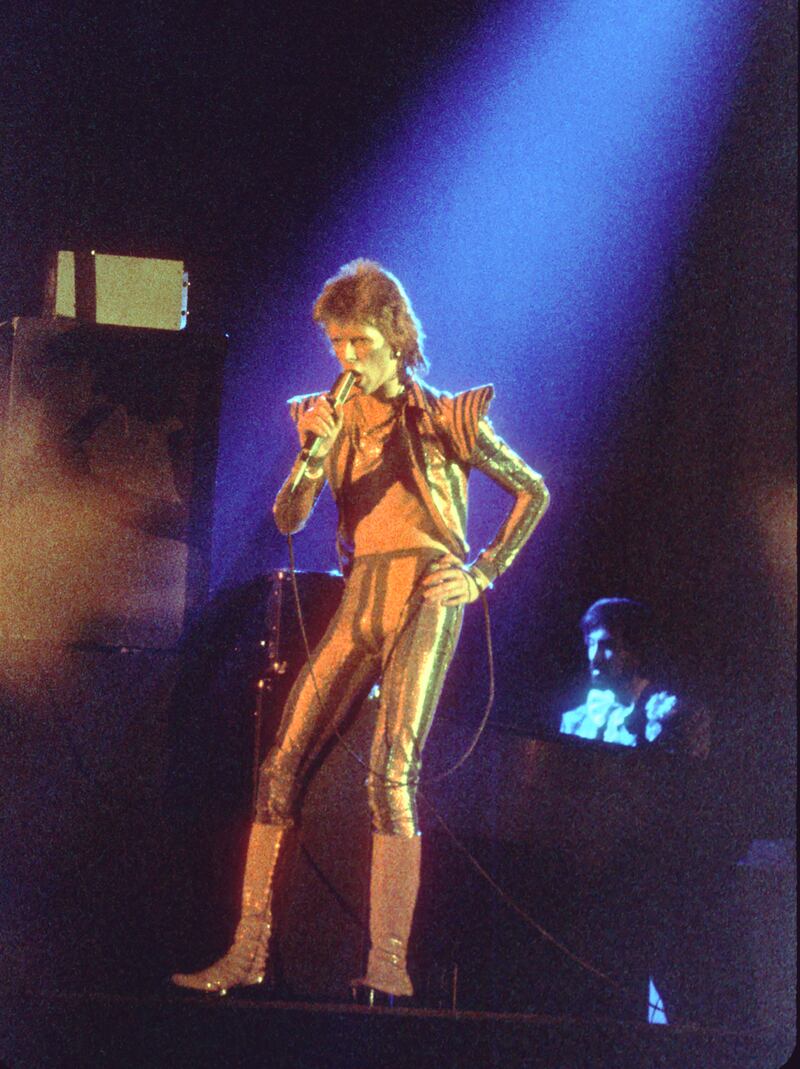 galleries/2013/01/09/david-bowie-s-eclectic-fashion-over-the-years-photos/17david-bowie1440_xs1hqe
