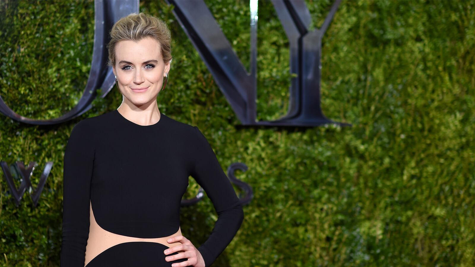 articles/2015/06/09/oitnb-star-taylor-schilling-on-jason-biggs-departure-orgies-in-the-overnight-and-more/150608-fallon-schilling-tease_lcrrfj