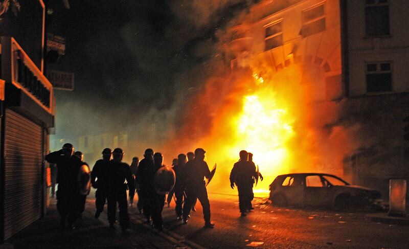galleries/2011/08/09/photo-of-riots-across-london-and-united-kingdom/london-riots-police_txpeaw