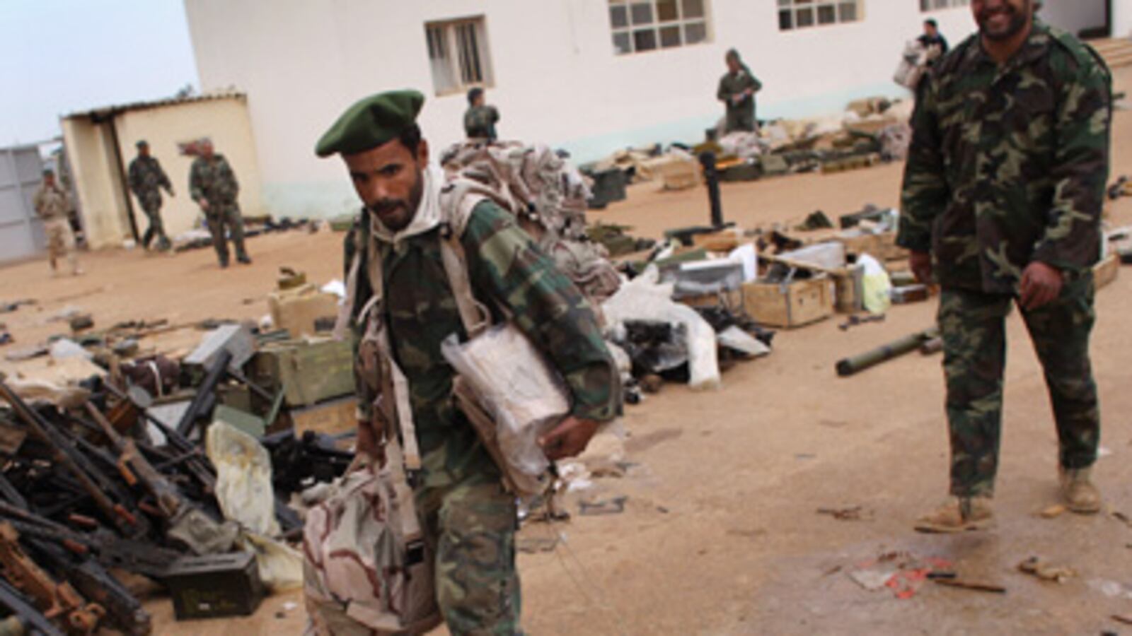 articles/2011/02/27/defection-of-military-commanders-with-guns-will-determine-gaddafis-fate/dehghanpisheh-defectors_162869_cflups