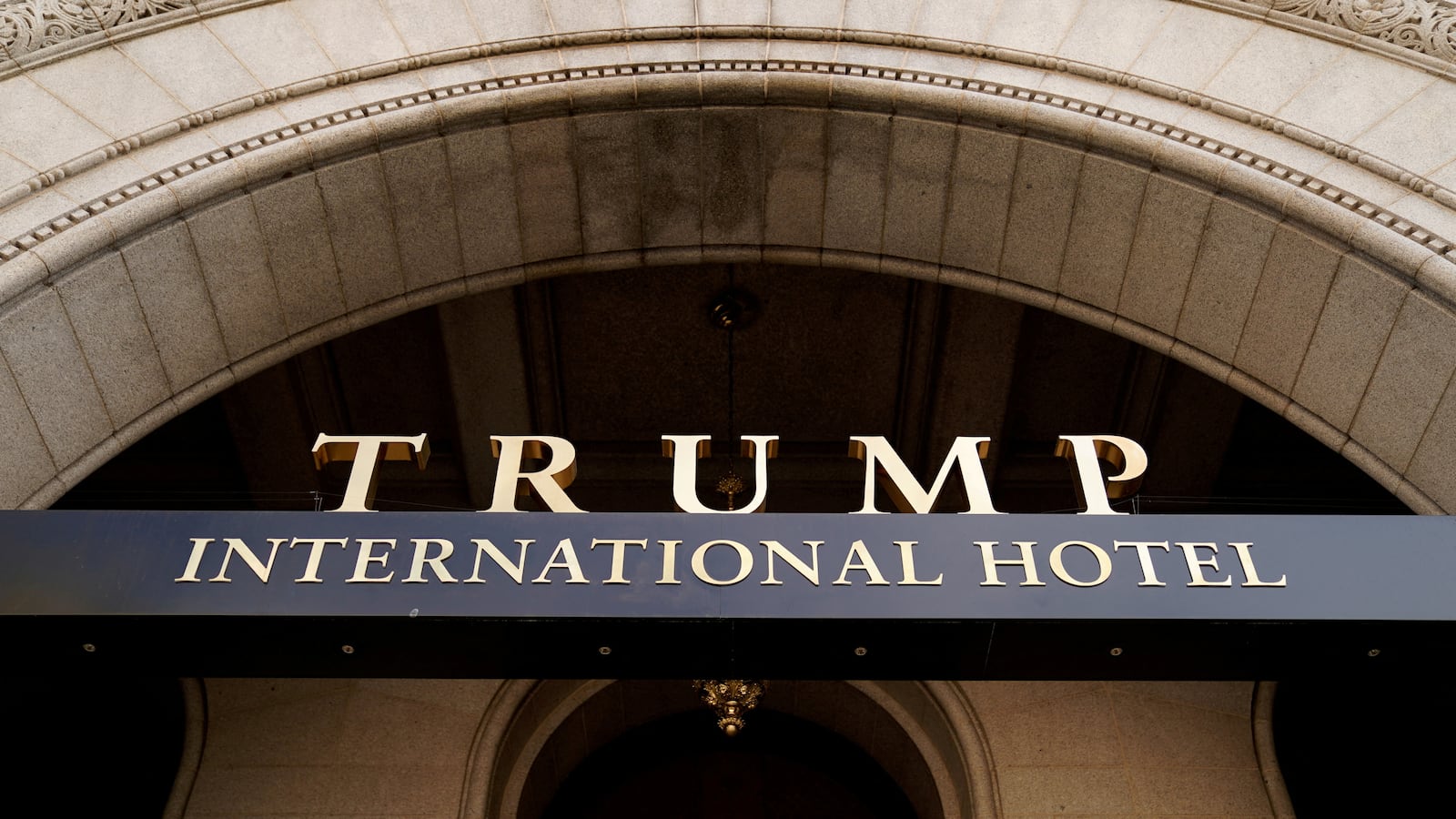 trump_hotel_washington_b0upxl
