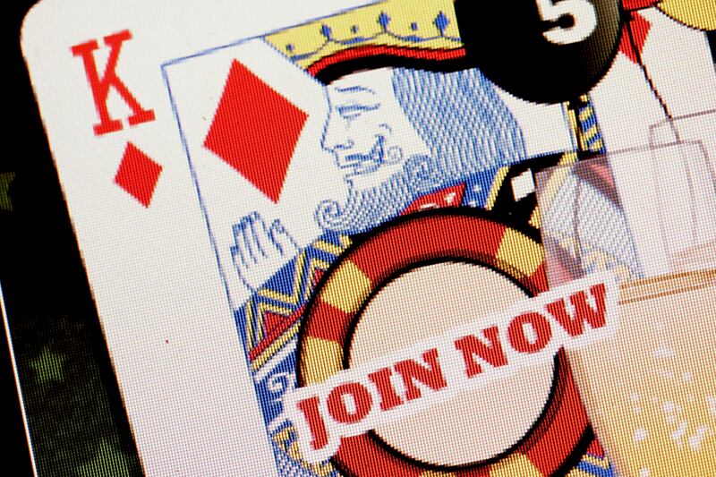articles/2012/01/04/online-casinos-run-by-new-york-other-states-will-target-gambling-addicts/online-gambling-axelrod_jaagqu