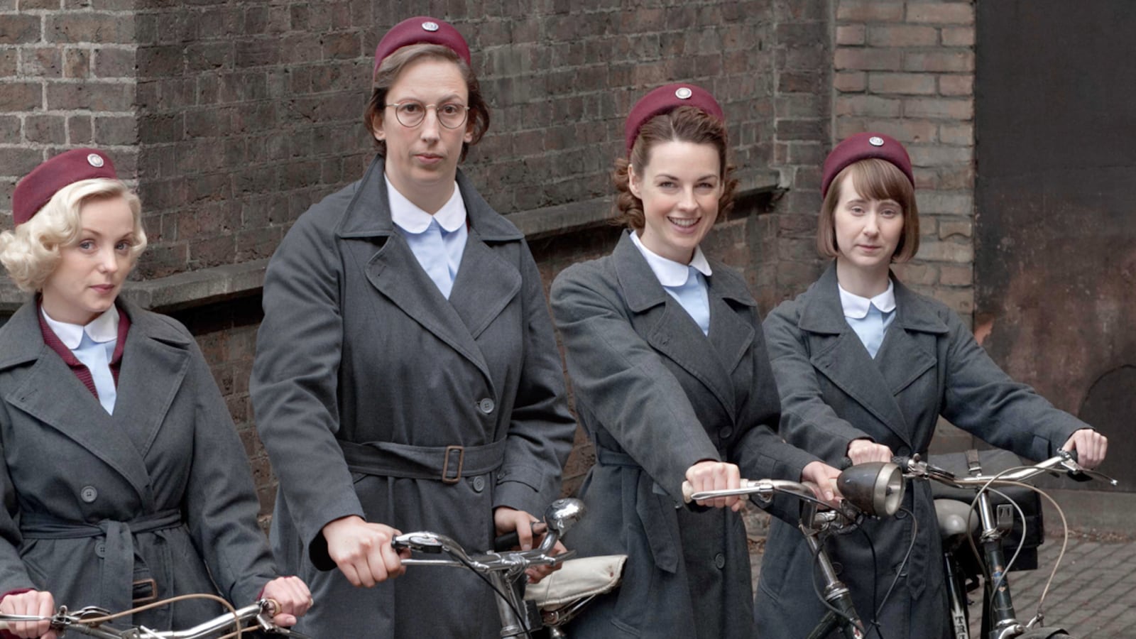 articles/2012/10/08/call-the-midwife-miranda-hart-s-chummy-browne-steals-the-show/call-the-midwife-lacob_v6pdbs