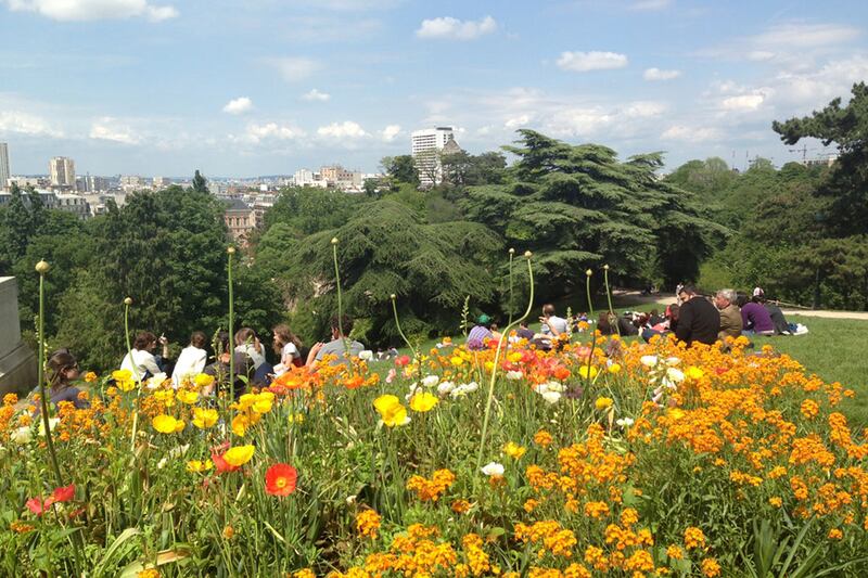 galleries/2013/09/01/nine-perfect-picnic-spots-around-the-world-photos/kate-maxwell-buttes-chaumont_ydf0y0